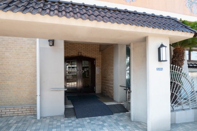 27/30 エントランス