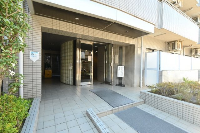 2/4 エントランス