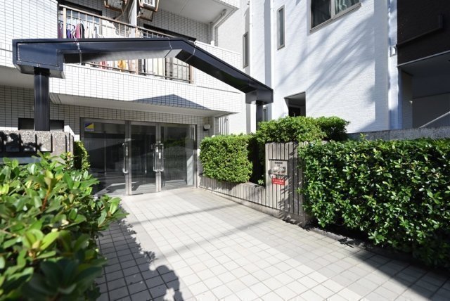 2/4 エントランス