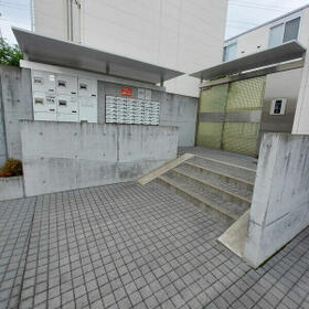 13/13 エントランス