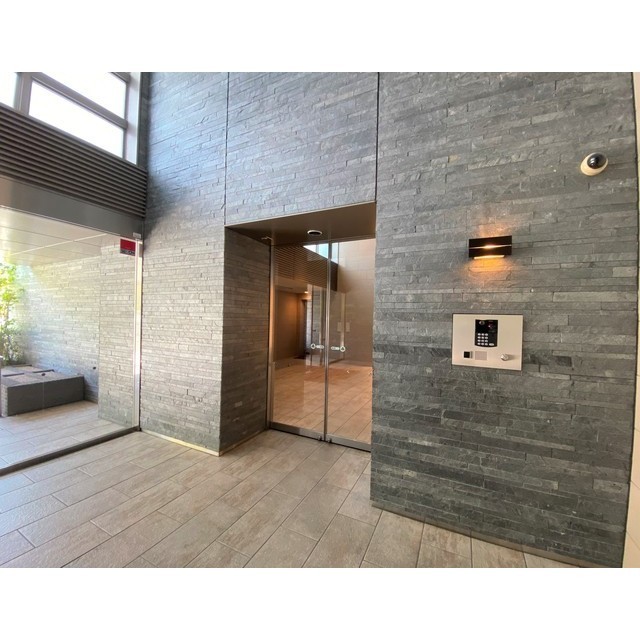 13/14 エントランス