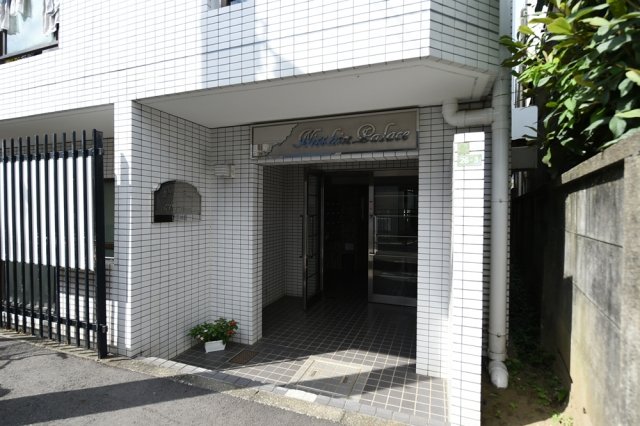 21/23 エントランス