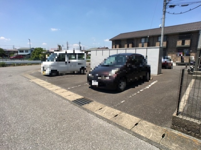 20/28 駐車場
