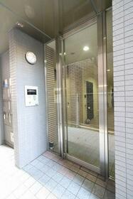 16/16 エントランス