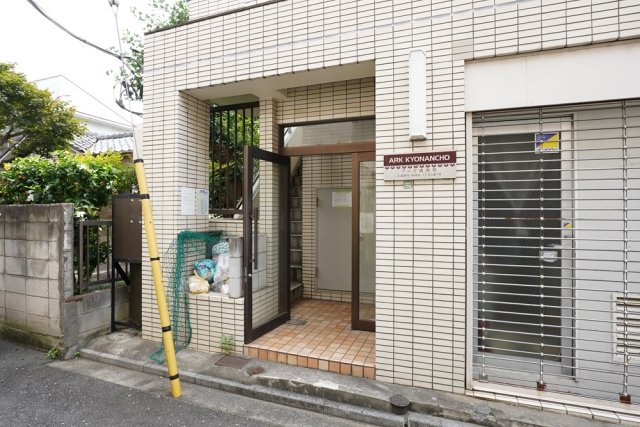 18/21 エントランス