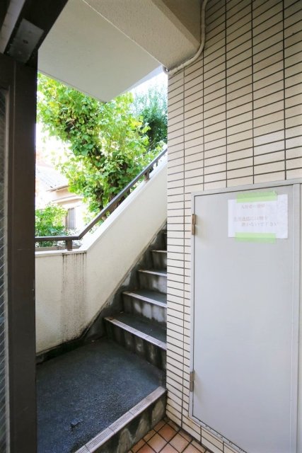 20/21 エントランス