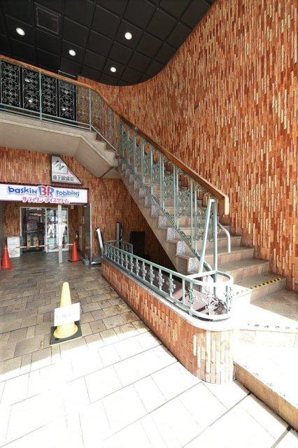 26/28 エントランス