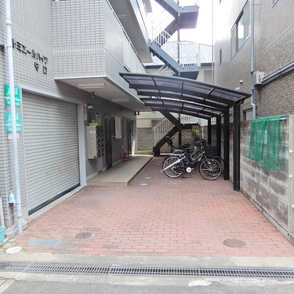 2/2 エントランス