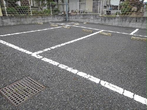 14/17 駐車場