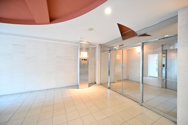 27/30 エントランス