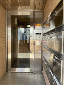 16/16 エントランス