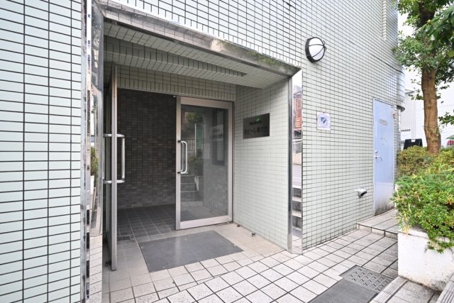 26/30 エントランス