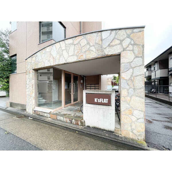 2/4 エントランス