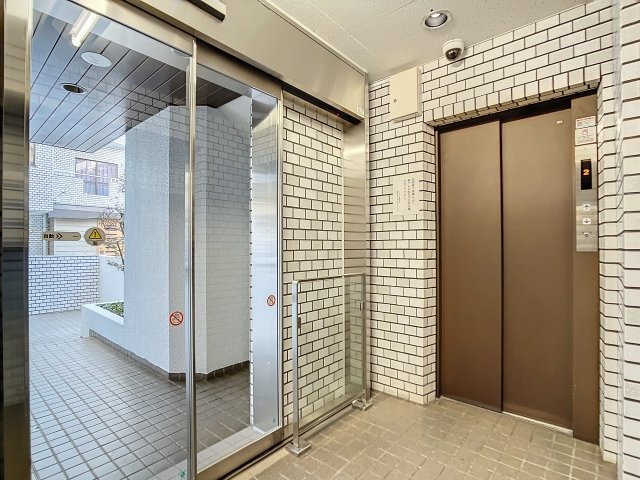 24/27 エントランス