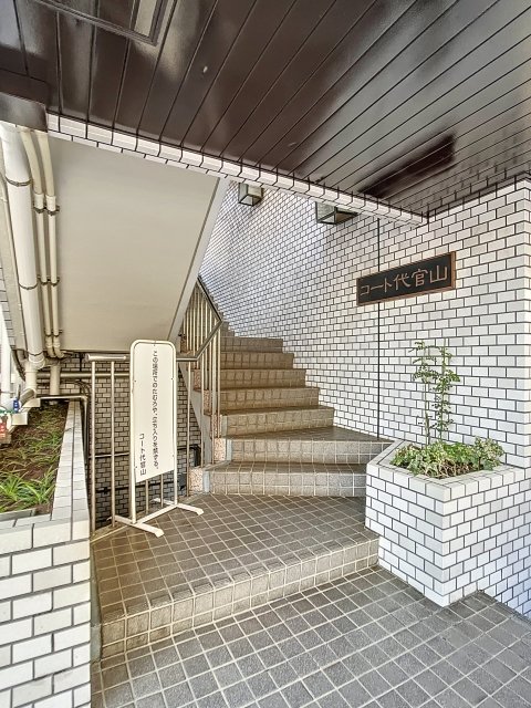 25/27 エントランス