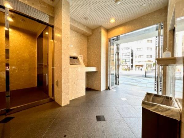 16/18 エントランス