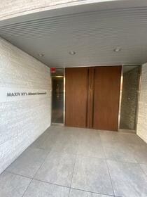 16/16 エントランス