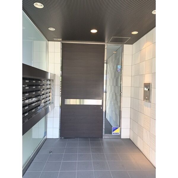 21/30 エントランス