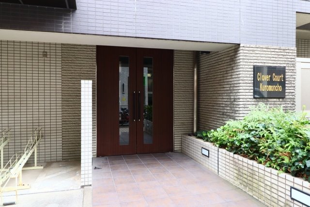 23/26 エントランス