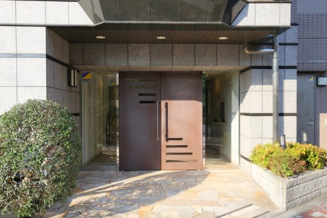 27/30 エントランス