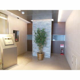 21/30 エントランス