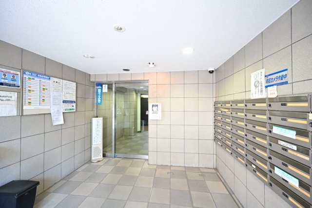 16/19 エントランス