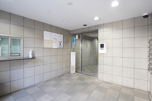 18/19 エントランス