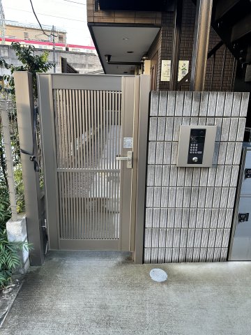 15/15 エントランス