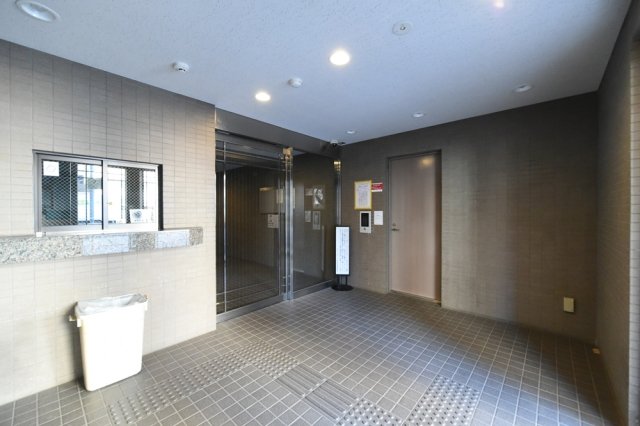 22/23 エントランス