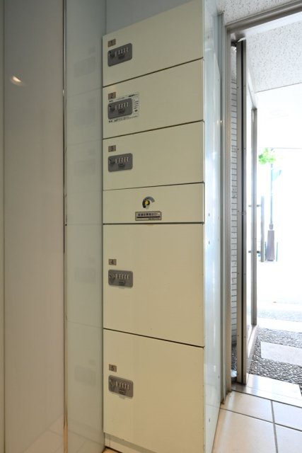 27/28 エントランス