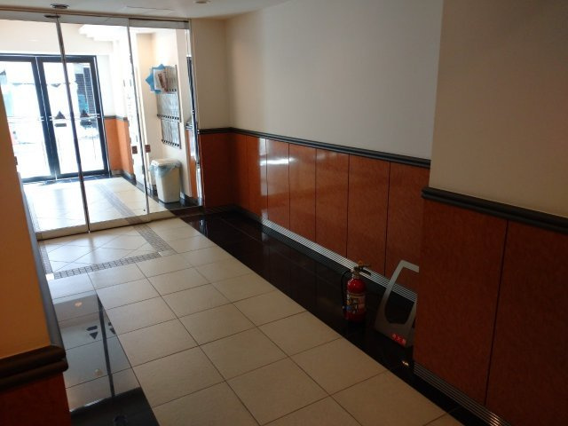 26/29 エントランス