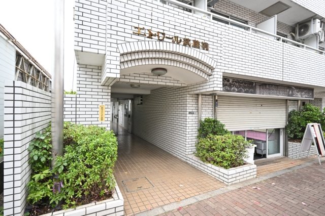 16/19 エントランス