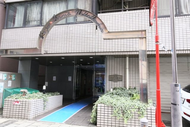 18/24 エントランス