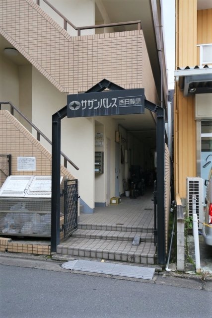 2/4 エントランス