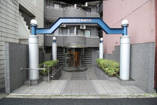 23/28 エントランス