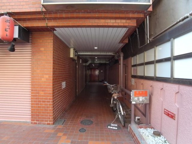 23/30 エントランス