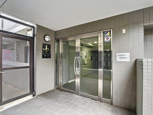 22/30 エントランス