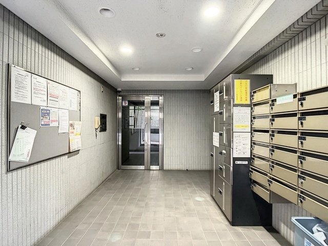 23/30 エントランス