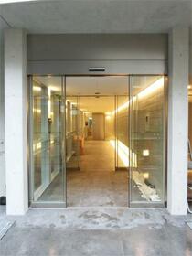 16/21 エントランス