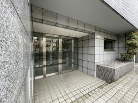 16/16 エントランス