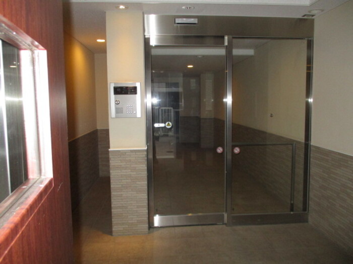 18/26 エントランス