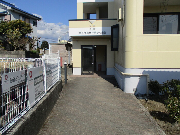 17/26 エントランス