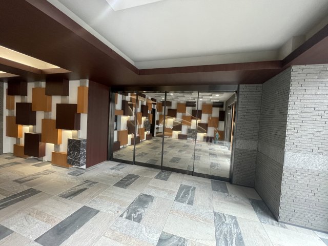 21/30 エントランス