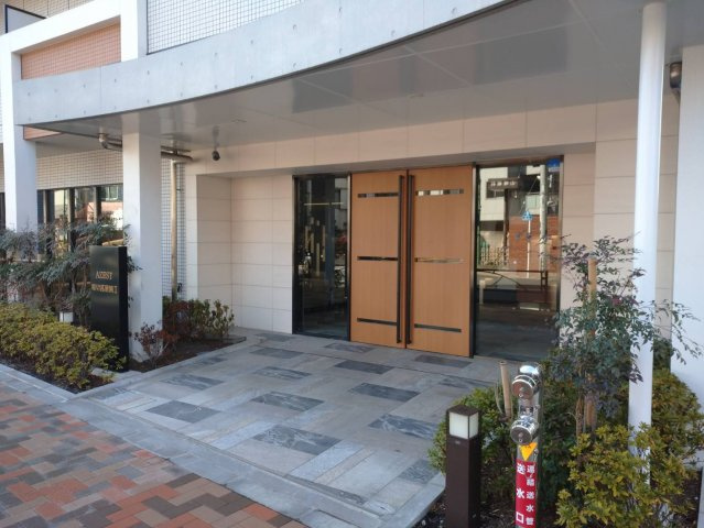 24/30 エントランス