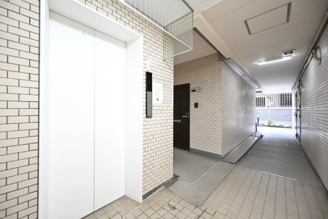 13/13 エントランス