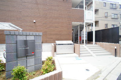 21/22 エントランス