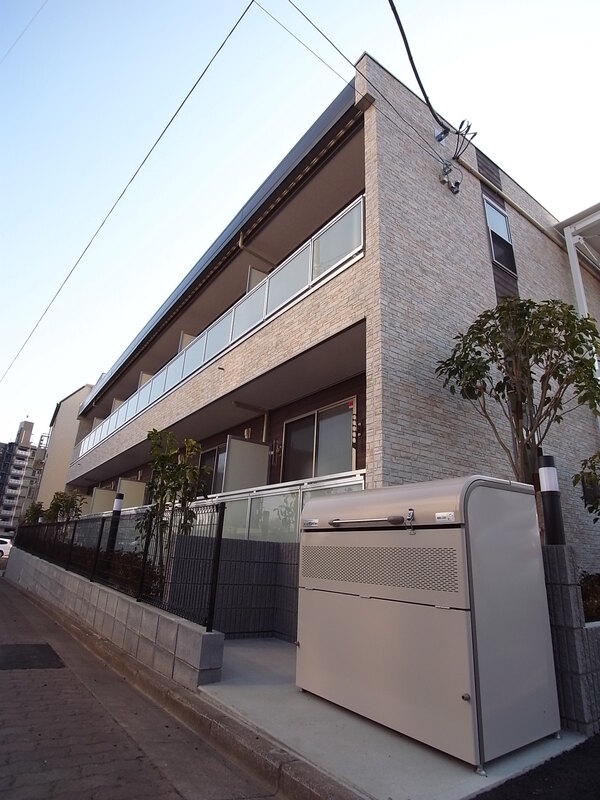 20/23 エントランス