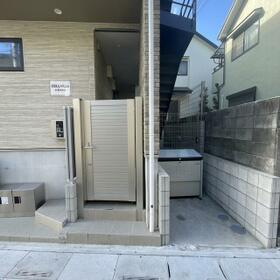 16/16 エントランス