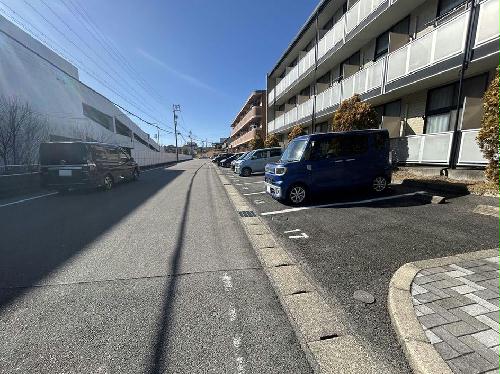 13/17 駐車場