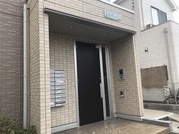 16/27 エントランス